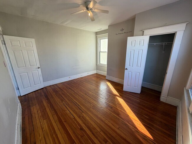 Building Photo - Charming 4bdrm/1.5bth Home Located in Richmond's North Highland Park w/Balcony!!