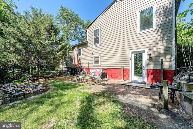 Building Photo - 7221 Hillview Dr