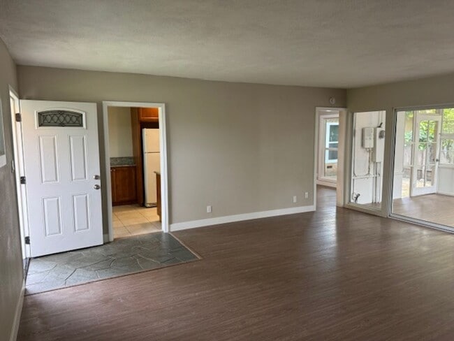 Building Photo - Newly Renovated 4 Bedroom 2 Bath home, wit...