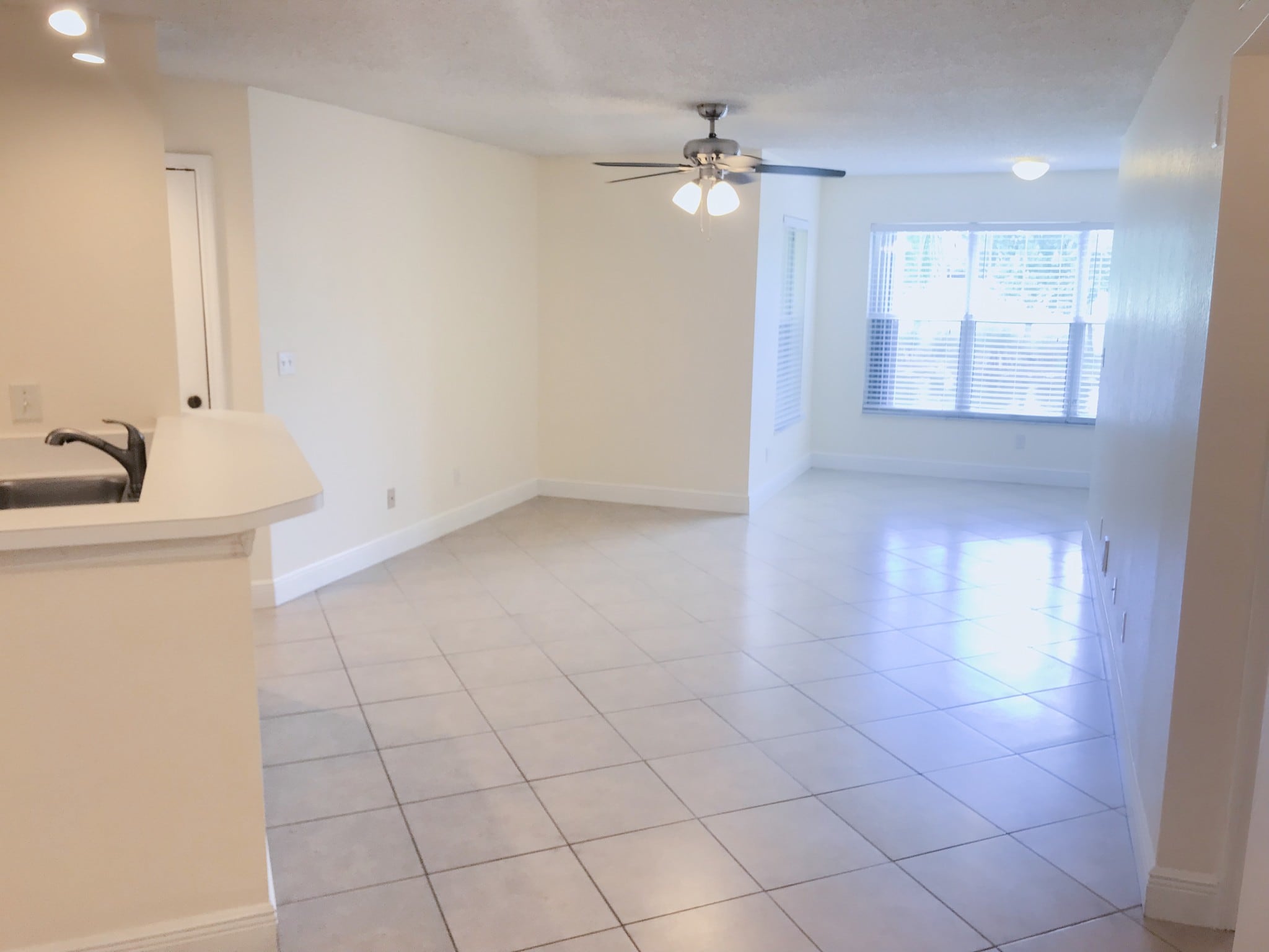 Living Room - 437 Vista Isles Dr