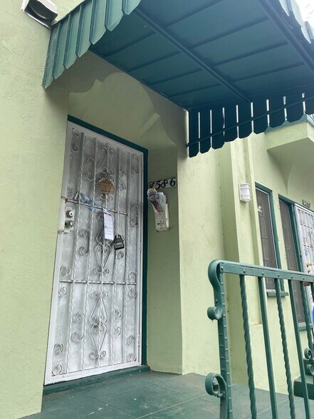 Main Door Entry Way - 1586 W 29th St