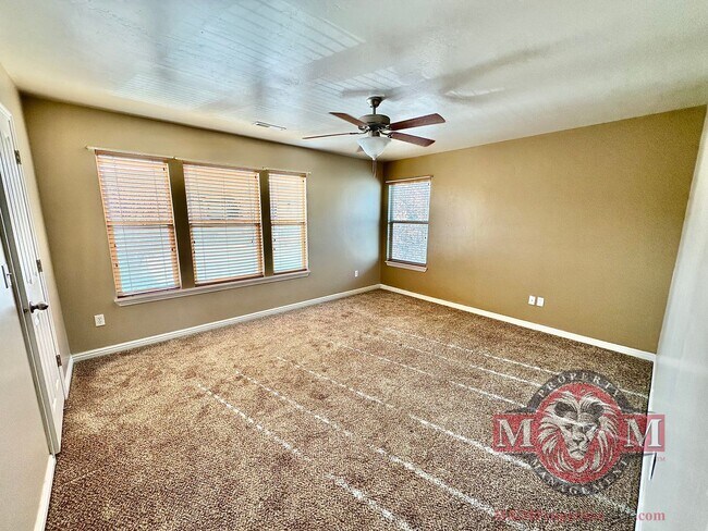 Building Photo - 3 Bd 3.5 Bath Model Like Townhome in Riverton