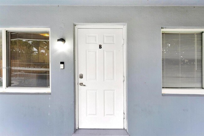 Building Photo - 1120 SW 30th St
