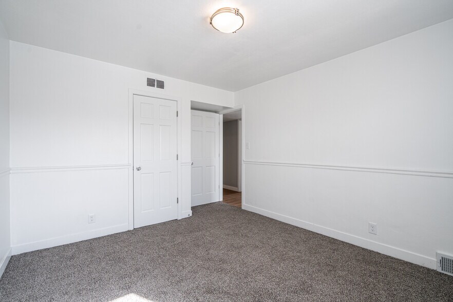 Building Photo - 4304 N Sheffield Ave
