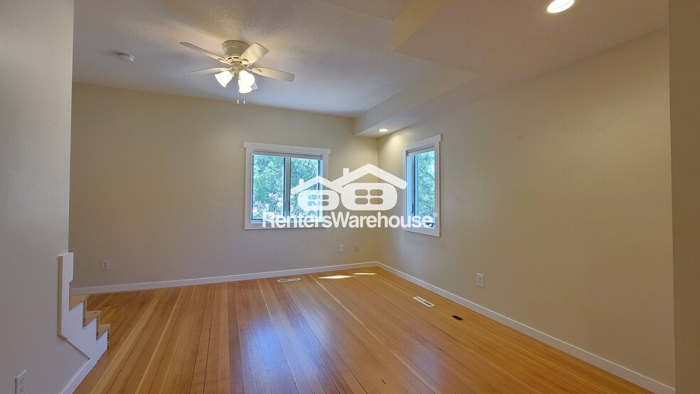 Building Photo - 217 River St