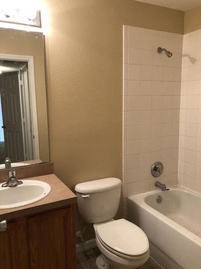 Building Photo - Beautiful Home