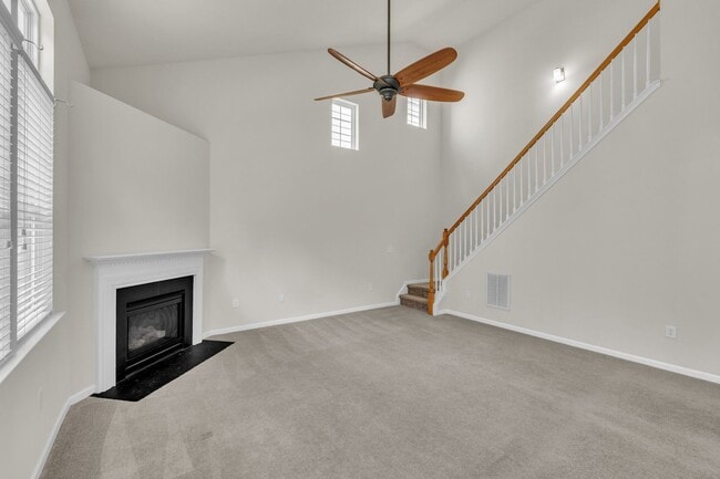 Building Photo - 3 Bedroom Townhome with 2 Car Garage in He...