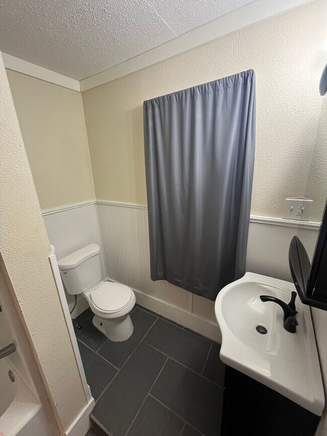 Building Photo - 12 Madison St