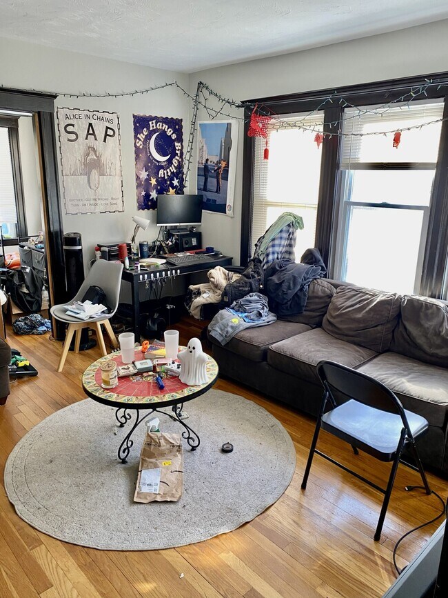 Building Photo - 173 Hillside St