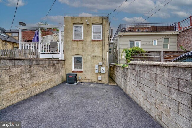 Building Photo - 1129 Battery Ave