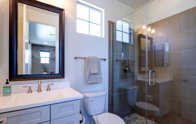 Building Photo - 948 W Yosemite Dr