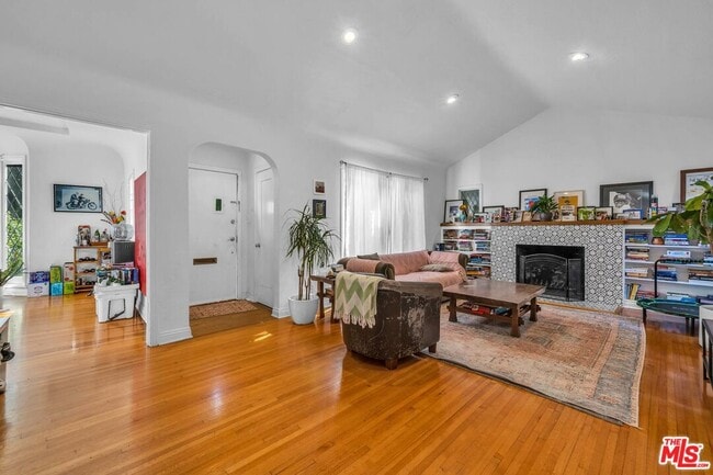 Building Photo - 6249 Del Valle Dr