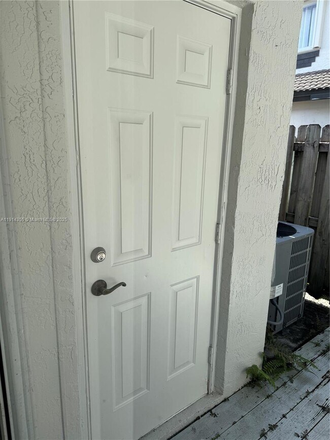 Building Photo - 2224 SE 25th Ave