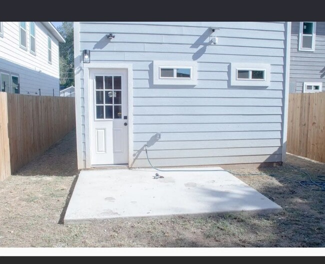 Building Photo - 2207 Anderson St