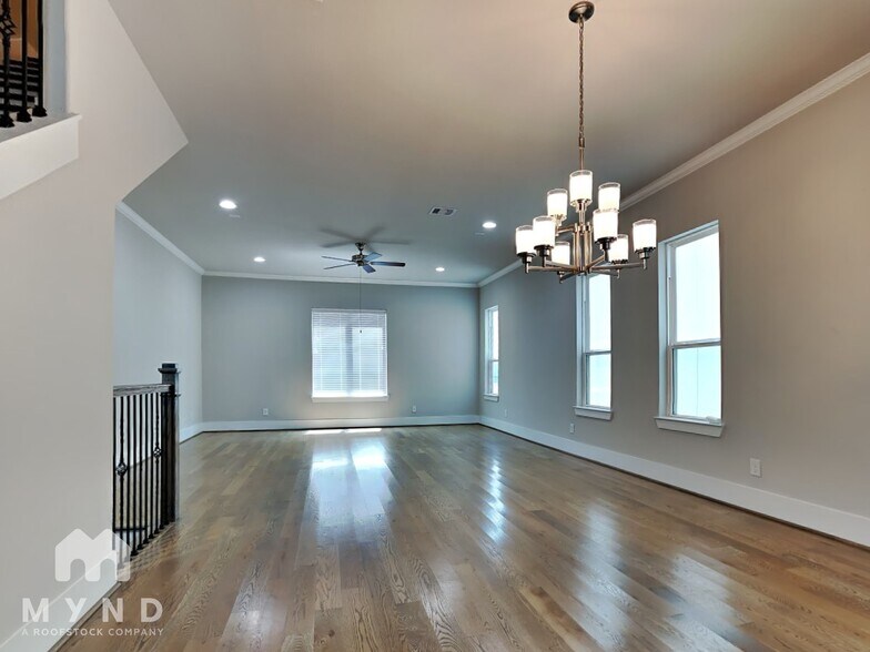Building Photo - 1313 W 24th St