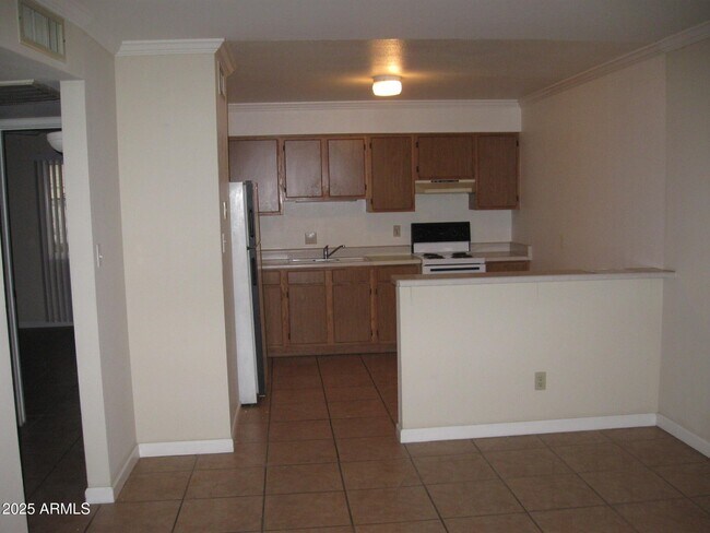 Building Photo - 909 S Priest Dr