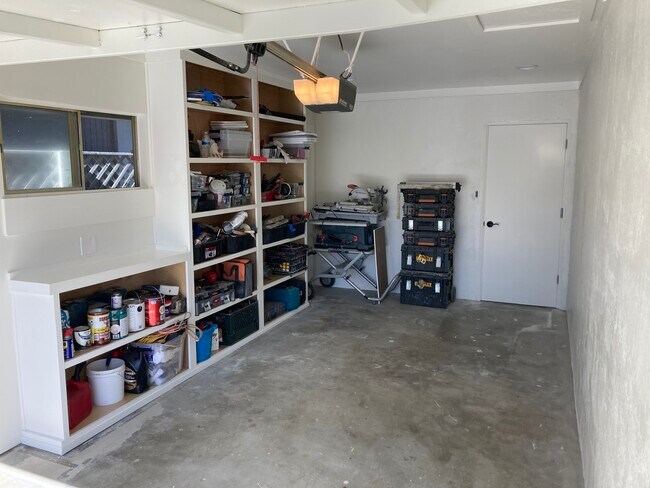 Building Photo - 919 La Fiesta Ct