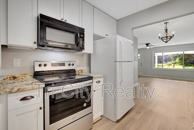Building Photo - 214 Brooks Rd