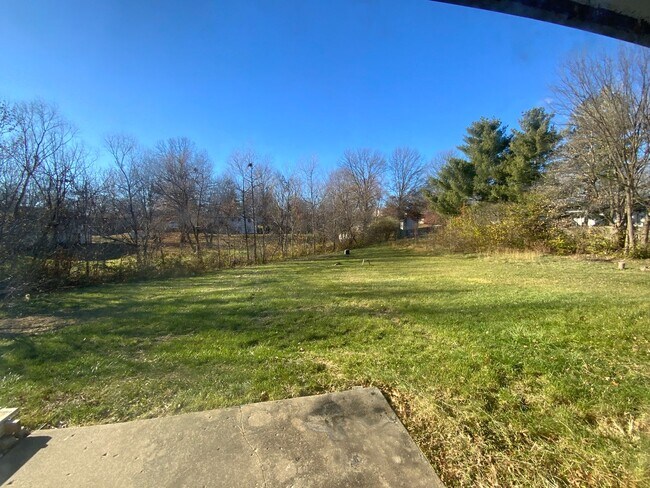 Building Photo - 421-421 N Shiloh Ave