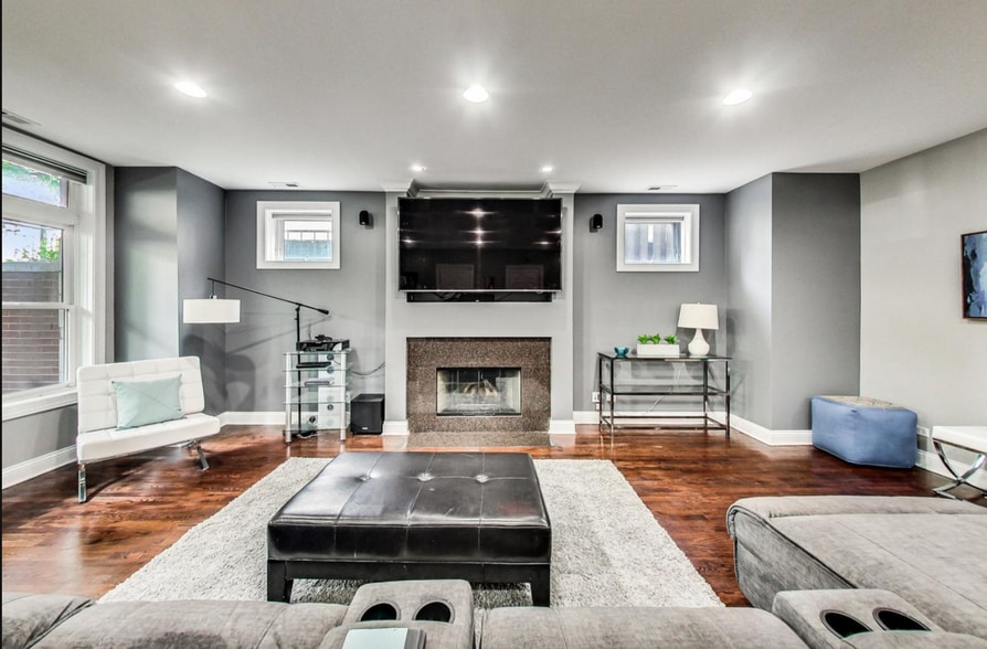 Building Photo - 453 N May St