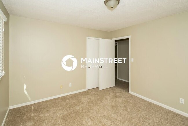Building Photo - 3 Bedroom Pet-Friendly Home in Birmingham, AL with Main Street Renewal