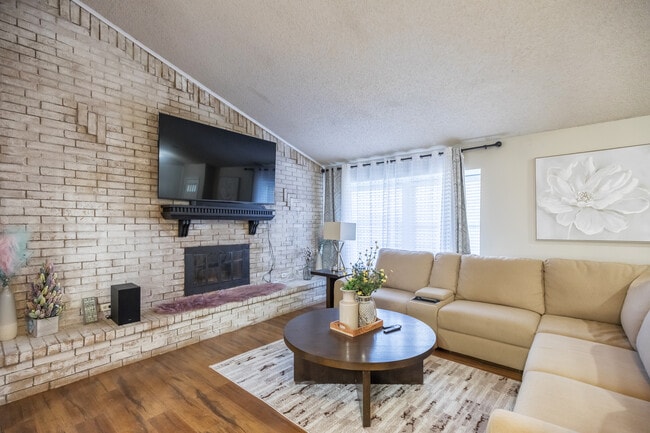 Building Photo - 5701 Quail Run St