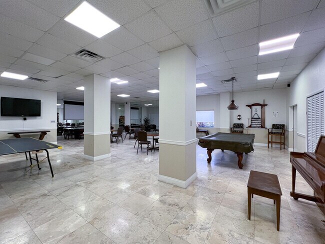 Building Photo - 3505 S Ocean Dr