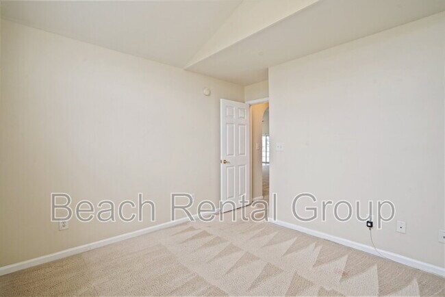 Building Photo - 3096 Rockwater Cir