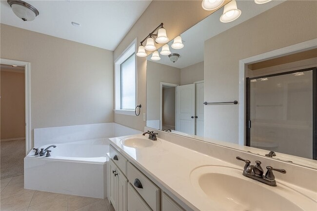 Building Photo - 2403 Norham Dr