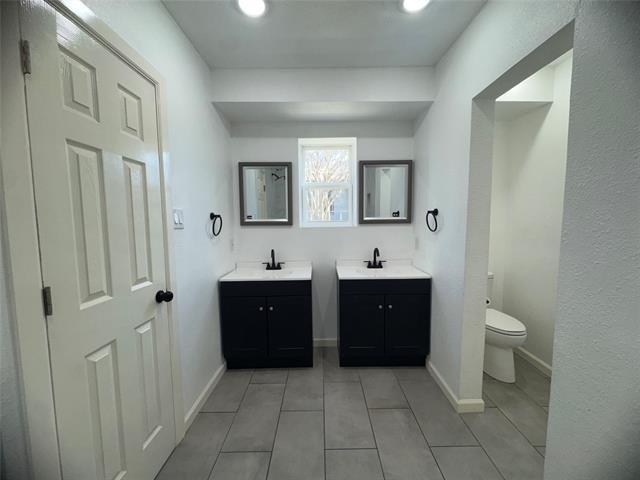 Building Photo - 607 E Monterey St