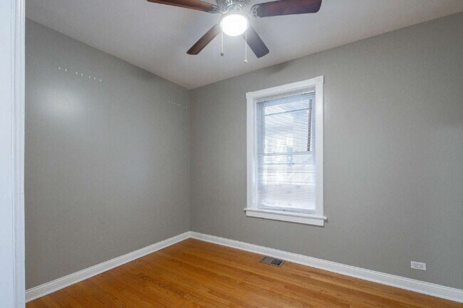 Building Photo - Spacious 3-Bedroom, 2-Bathroom Duplex in Avondale