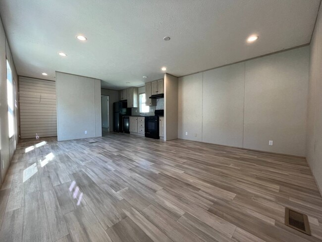 Building Photo - 3110 Victory Dr