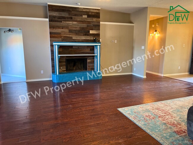 Building Photo - 2502 Chapel Hill Dr