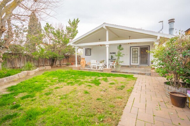 Building Photo - Beautiful Southside Los Banos Rental