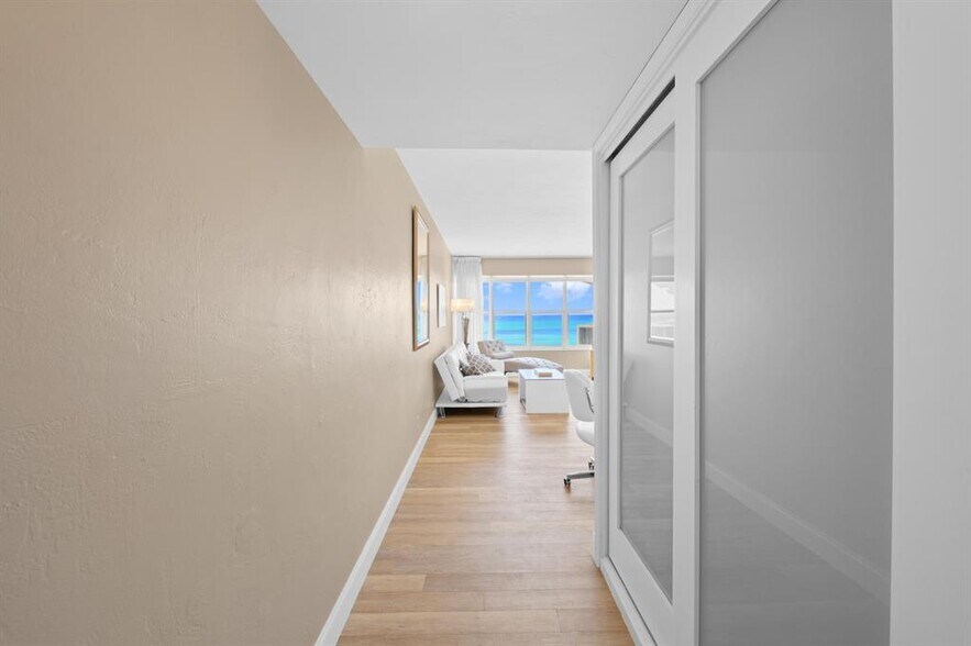 Building Photo - 3700 Galt Ocean Dr