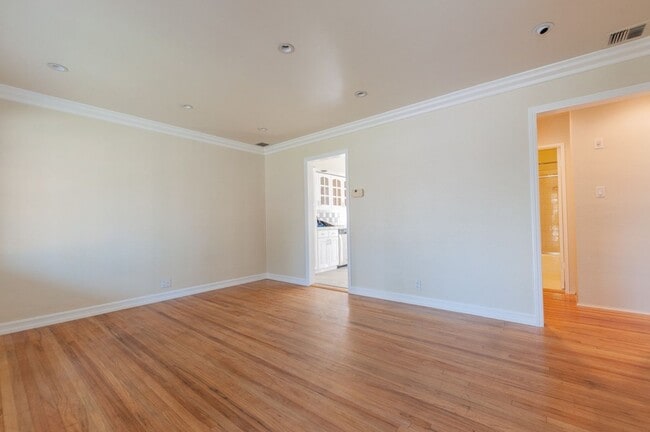 Building Photo - Beautiful single family house for rent