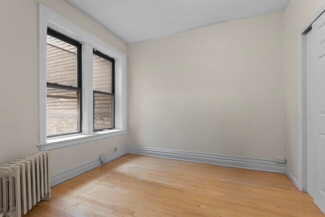 Building Photo - 76 Romaine Ave