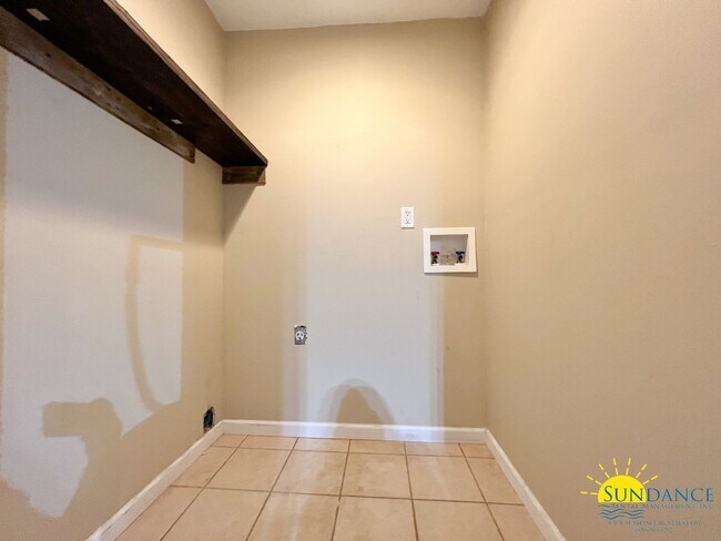 Building Photo - 1059 Windmill Dr