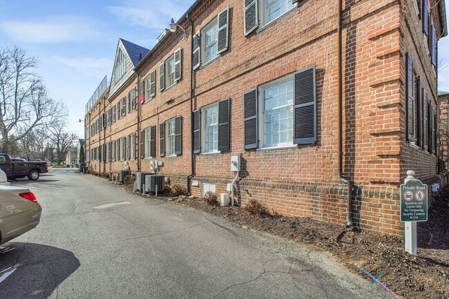 Building Photo - 1216 Sophia St