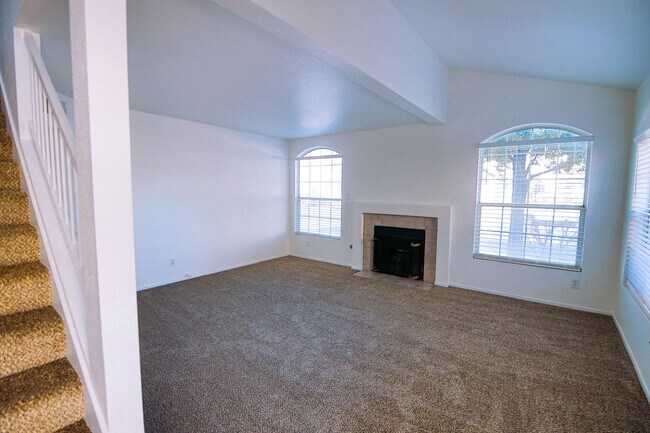 Building Photo - SOUTHWEST - STONE CANYON WEST TOWNHOMES