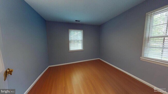 Building Photo - 5803 Hall St