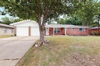 Building Photo - 3632 Venice Dr