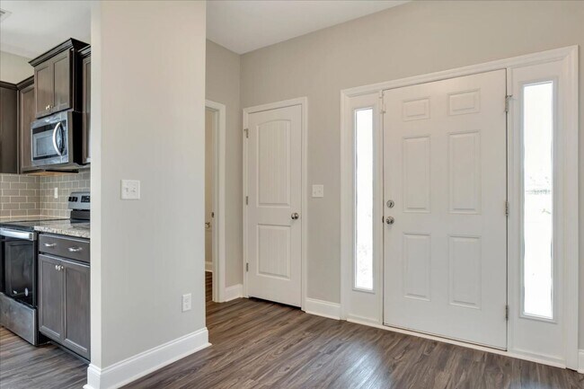 Building Photo - MOVE IN READY BY AUG - 1 -2026