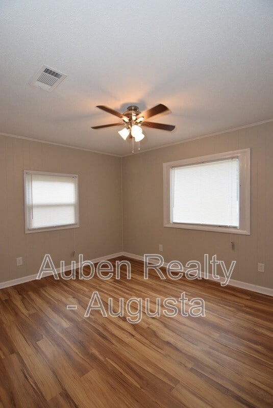 Building Photo - 1928 Wylie Dr