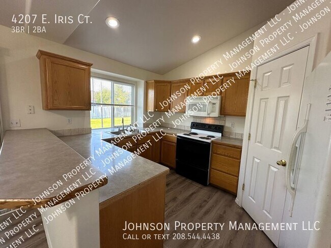 Building Photo - 4207 E Iris Ct