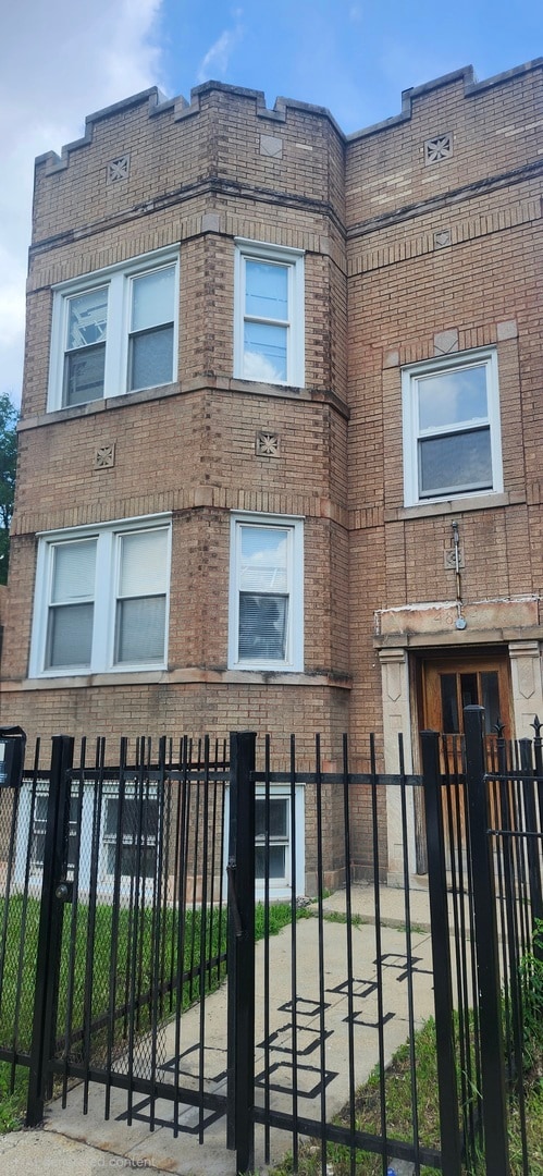 Building Photo - 4854 W Potomac Ave