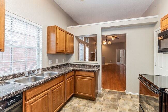 Building Photo - 1345 Overlook Dr