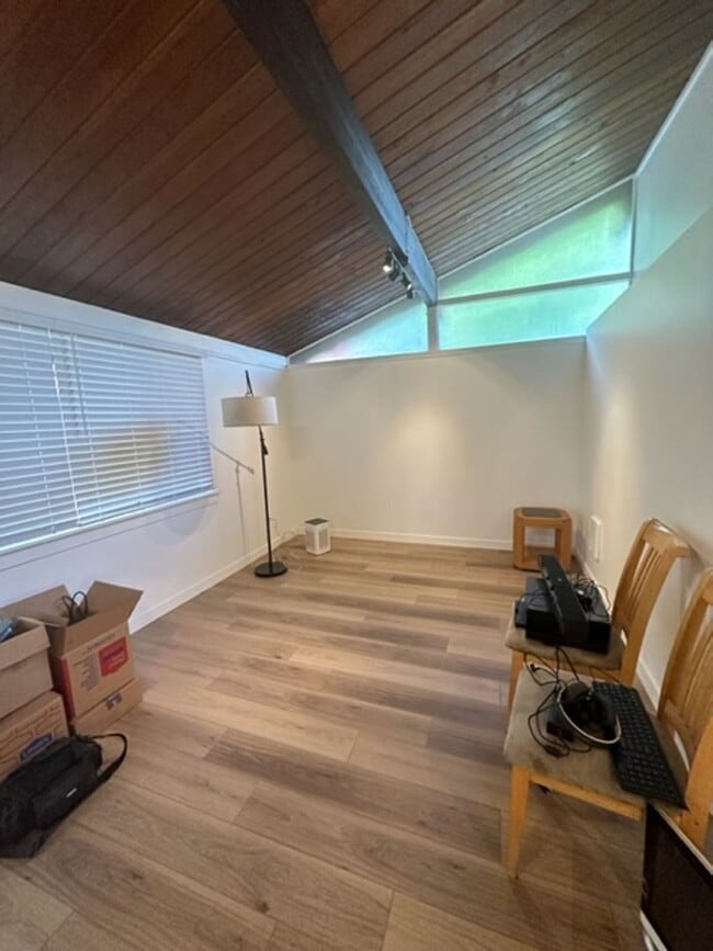 Building Photo - 15801 Larch Way
