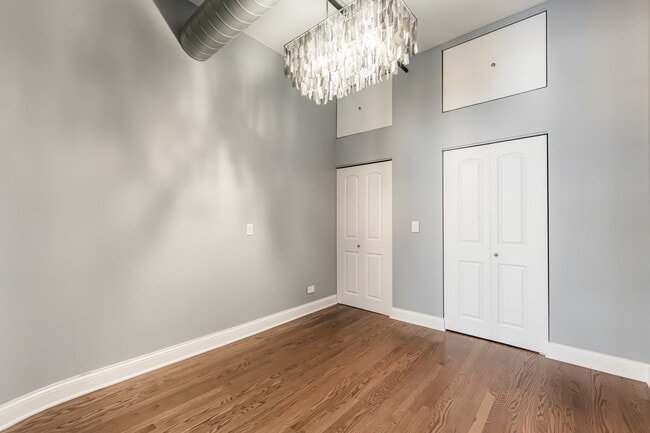 Building Photo - 1000 W Adams St