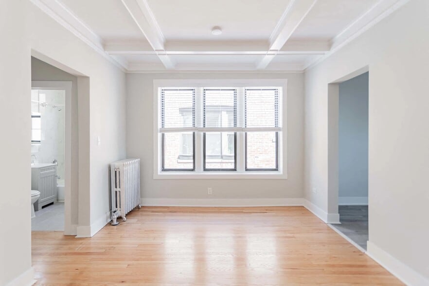 Building Photo - 6143 S Dorchester Ave